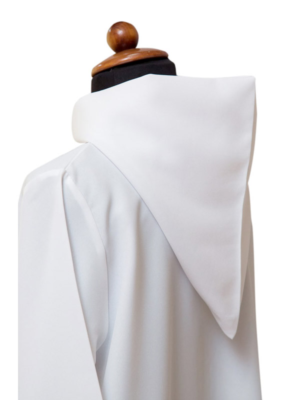 Camice da sacerdote svasato con cappuccio bianco